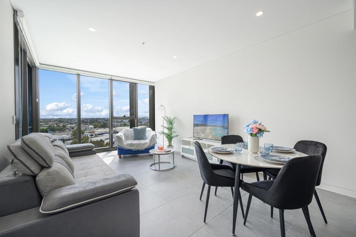 Olympic Park Stylish With Gym Pool Good View Apartment